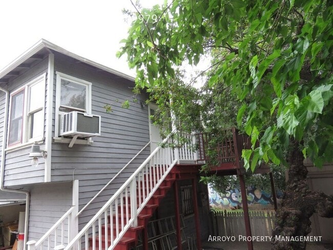 Building Photo - 207 1/2 S Primrose Ave.-