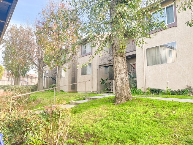 Building Photo - 2310 Lillyvale Ave Unit 123 Rental
