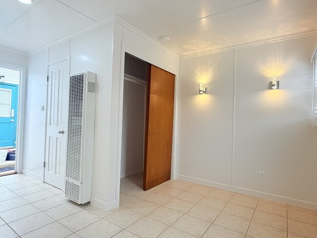 Photo - Come home to a cozy cottage on the coast! If you've been looking to make a move to the beach, now... Unit 4