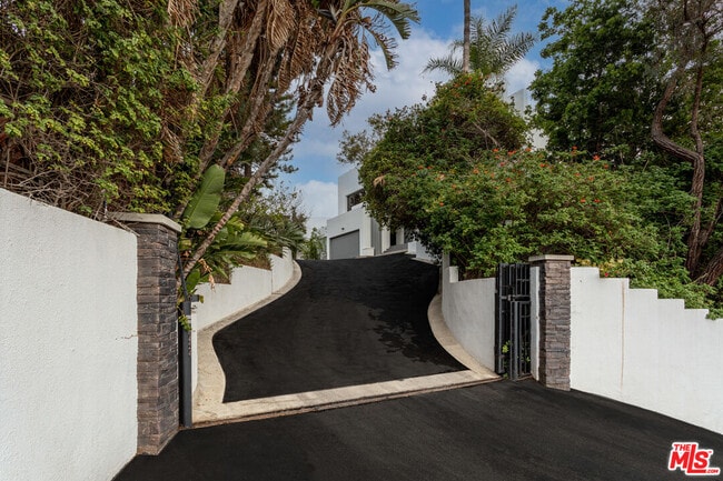 Photo - 8424 Grand View Dr