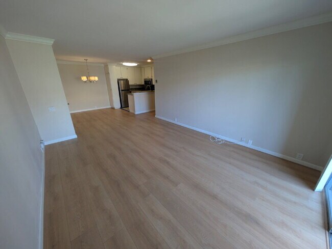 Building Photo - 1855 Diamond St Unit 207