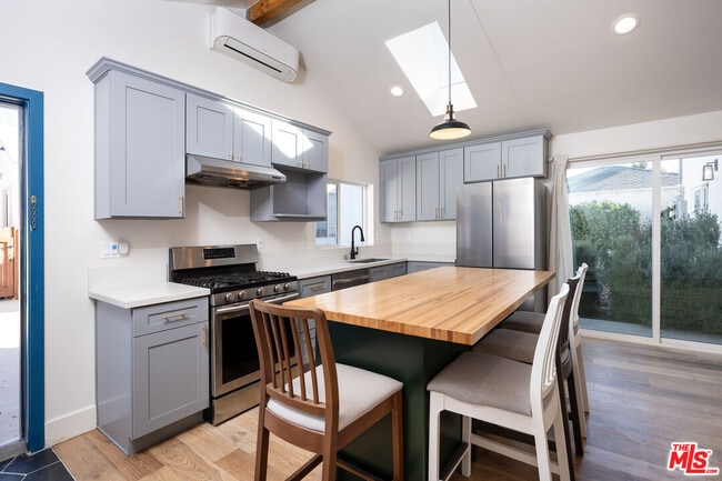 Photo - 6461 Whitman Ave