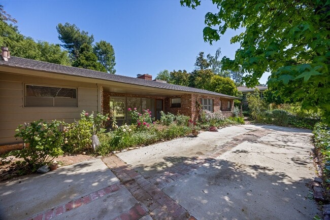 Photo - Classic Mid-Century home moments from Fryman Canyon