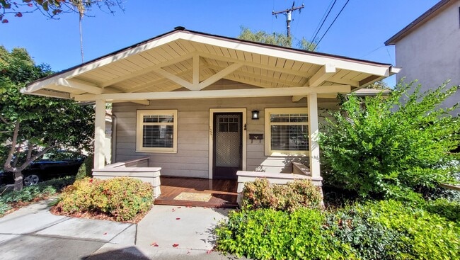 Building Photo - Coming Soon! 1 Bed 1 Bath Charming Craftsman Cottage