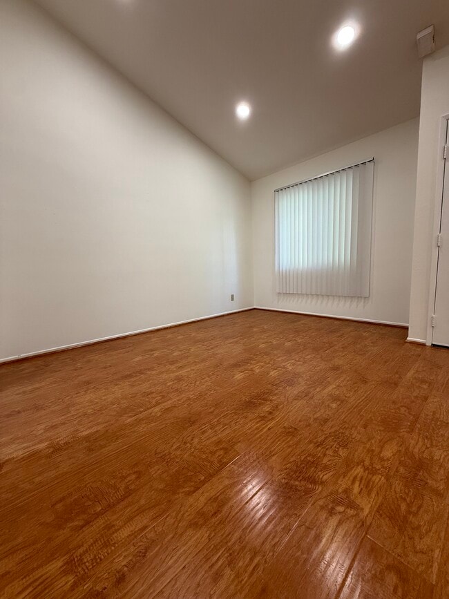 Photo - 3340 Honolulu Ave Unit 3340 Honolulu