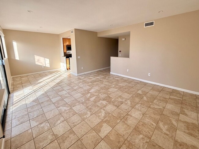 Photo - Large Downstairs 2br/2ba in Marina District!