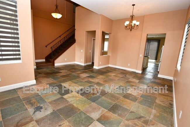 Photo - 621 Riviera Ct