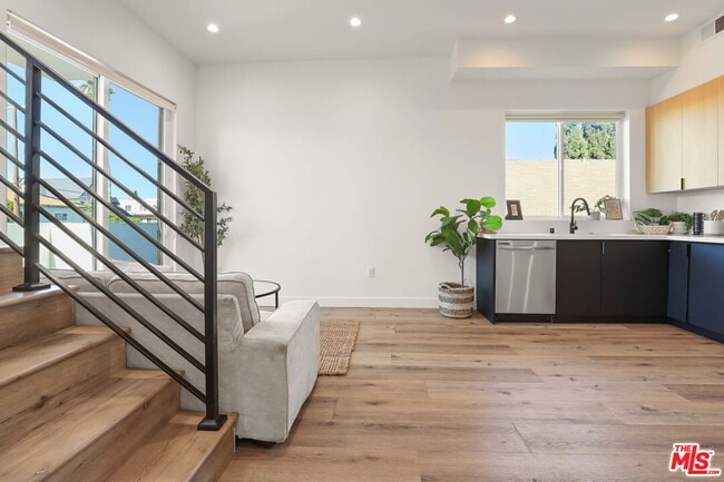 Photo - 1520 Magnolia Ave Unit 2