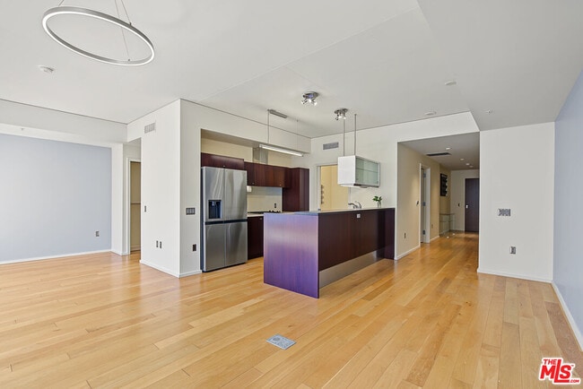 Building Photo - 1155 S Grand Ave Unit 302