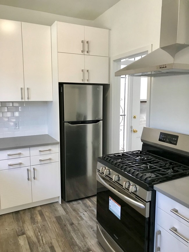 Building Photo - 1050 S Genesee Ave Unit 1050