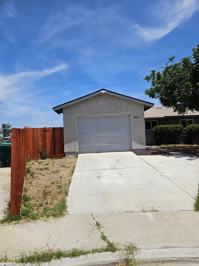Building Photo - 3 Bed 2 Bath House