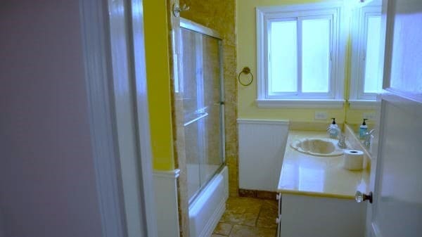 TOILRT & BATH 2 - 1511 N Rose St