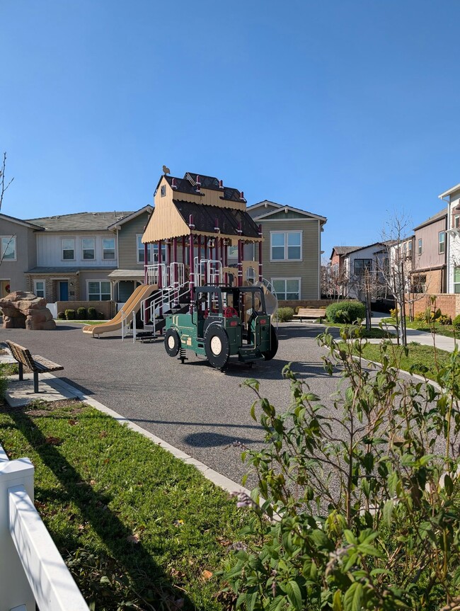 Photo - 1969 Cottage Dr