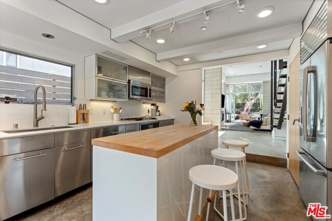 Building Photo - 720 Brooks Ave