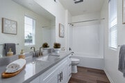 2BR, 2BA - 1,144SF - Bathroom - Gallery Park