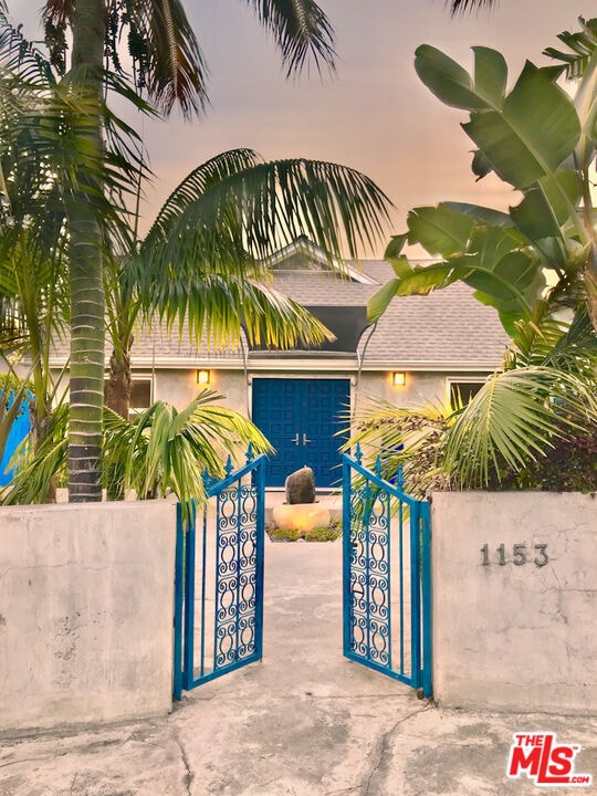 Photo - 1153 N Poinsettia Pl House