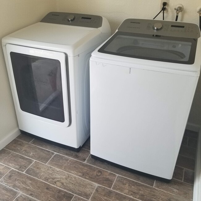 Building Photo - 511 East Brockton Avenue