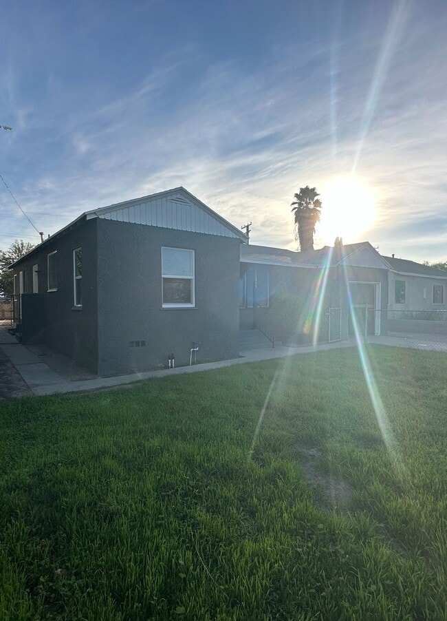 Photo - 1235 Roxbury Dr