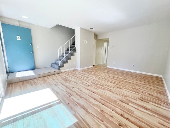 Building Photo - 114 20th St Unit 114 20th St  B