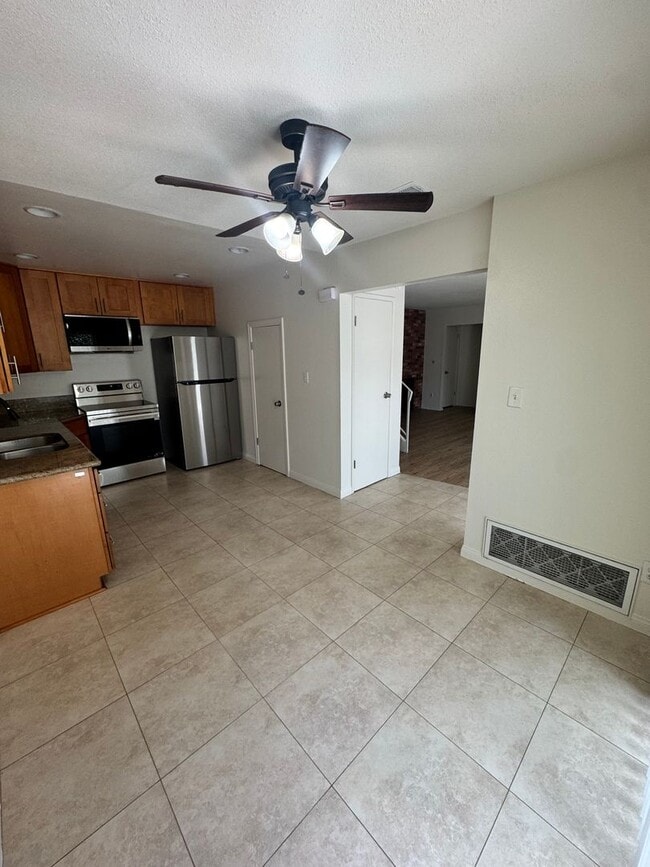 Photo - 2210-2212 E Avalon Ave Unit 2210