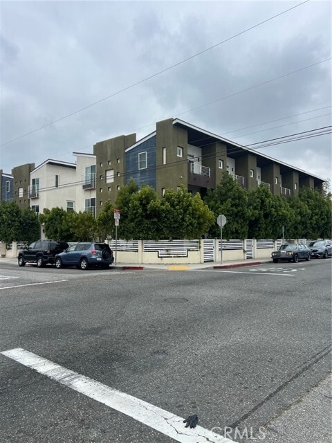 Building Photo - 13804 Cordary Ave