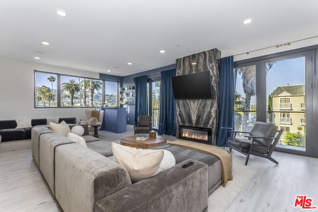 Photo - 137 N Doheny Dr Unit 3