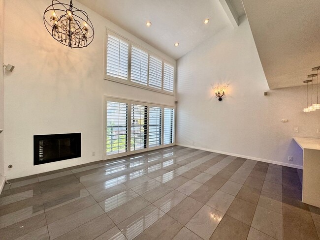 Photo - 10633 Holman Ave