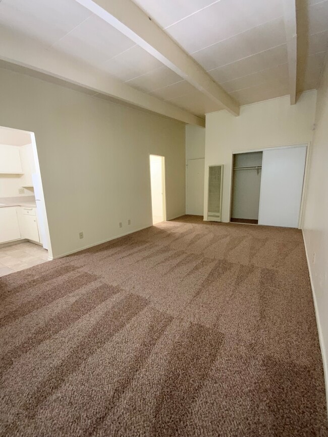 Photo - Royale La Habra