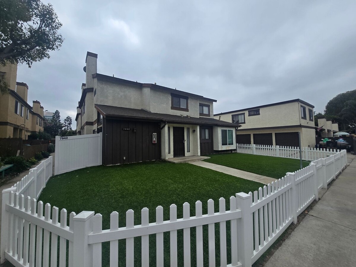 Photo - MOONSHADOW7942 Unit 1