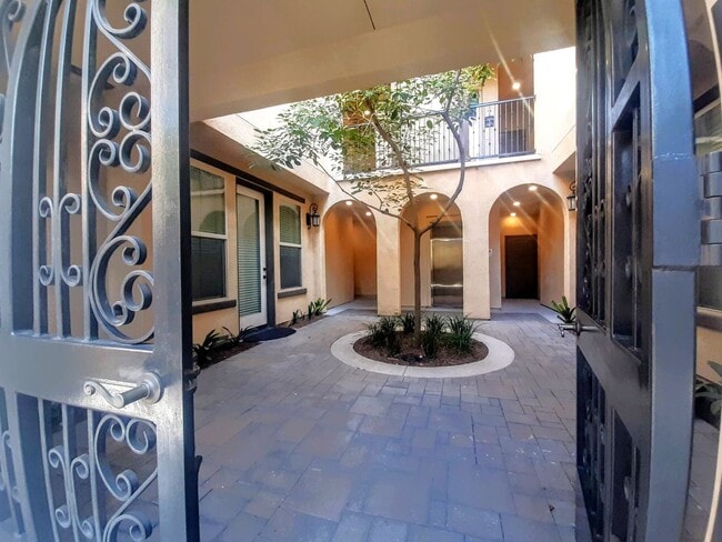 Photo - MERIDA LANE BREA 92823 (2 BED / 2 BATH)