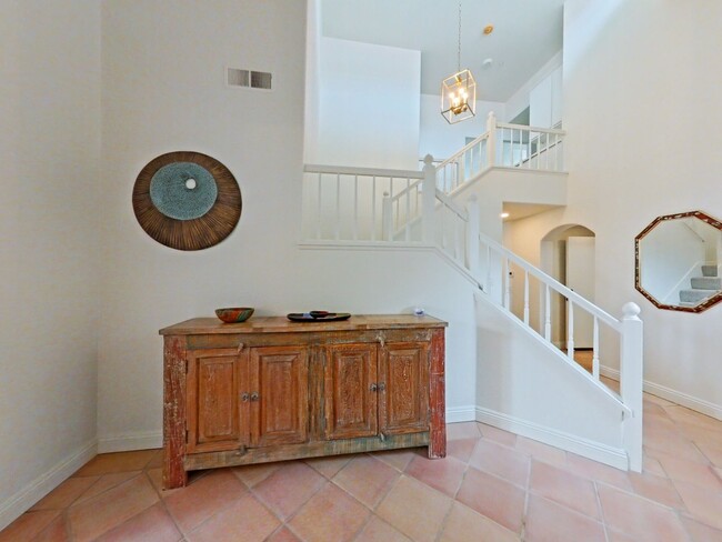 Photo - FURNISHED - Elegant 3 bedroom with office ...