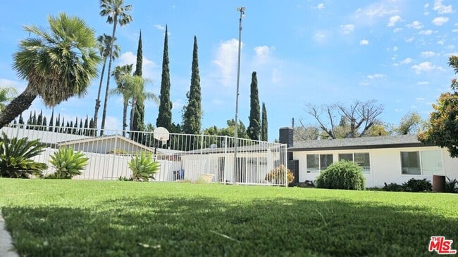 Building Photo - 20811 Tiara St