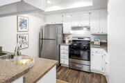 1BR, 1BA - 800SF - Kitchen - Wimbledon Glen
