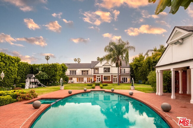 Photo - 804 N Rodeo Dr House