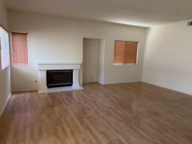 Photo - Sunny Ventura Home with 4 bed + 2.5 bath and 3 car garage
