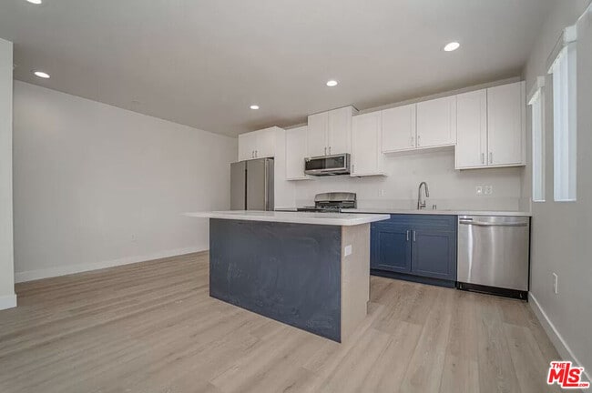 Photo - 204 E 29th St