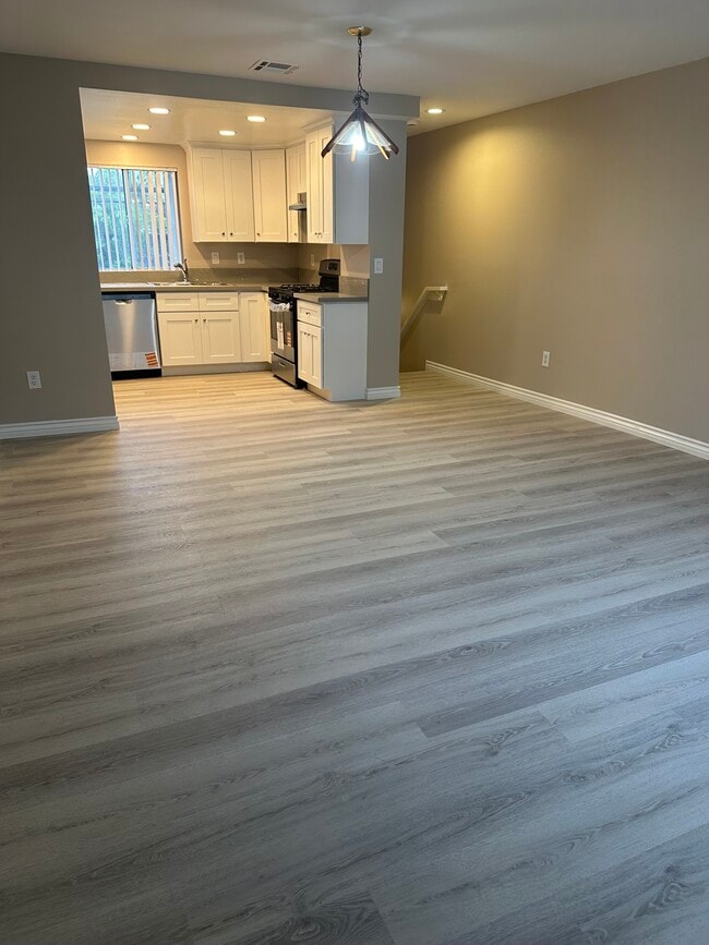 Photo - 20609 Seine Ave