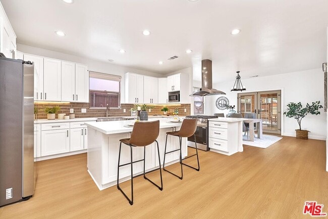 Photo - 646 N Sierra Bonita Ave