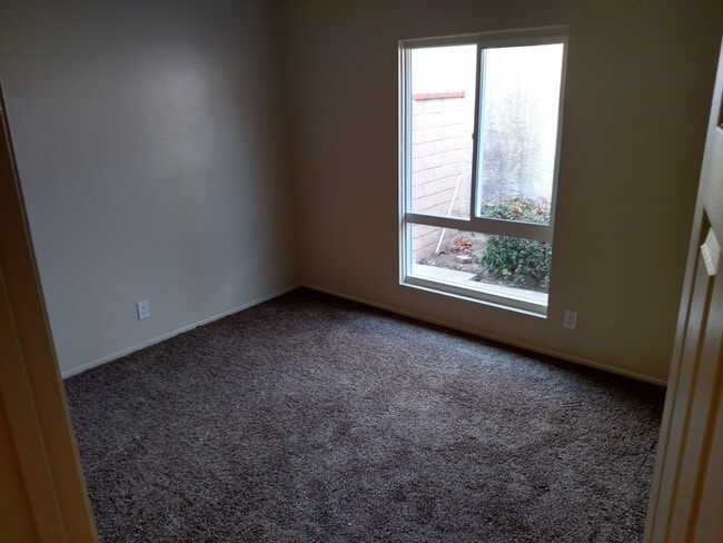 Photo - 2162 Chandler St