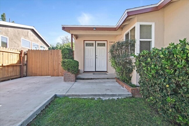 Photo - 11856 Beatrice St