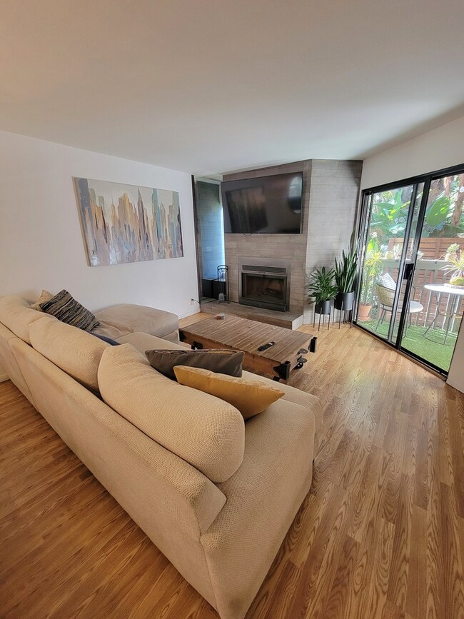 Photo - 943 Torrance St Unit 2