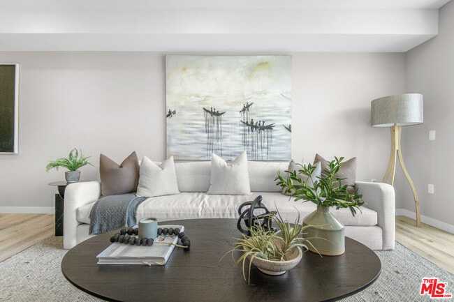 Building Photo - 1226 S Bedford St Unit 504