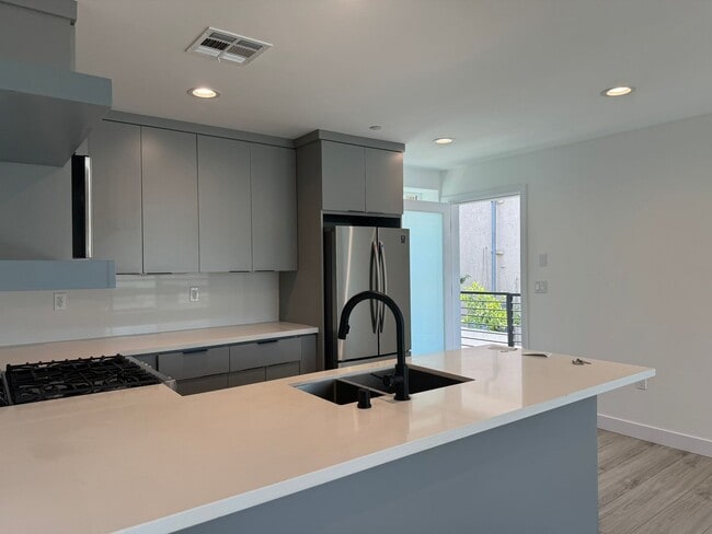 Photo - 1127 N Virgil Ave