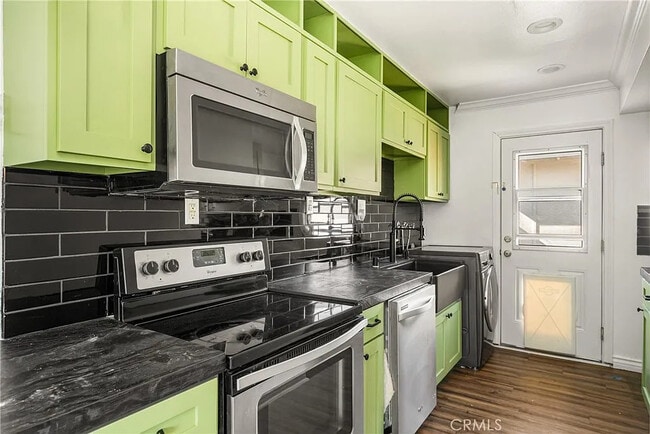 Building Photo - Charming 1-Bed Cottage with Utilities Included, Garage & In-Unit Laundry – Huntington Beach