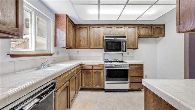 Photo - 636 E Harvard Rd