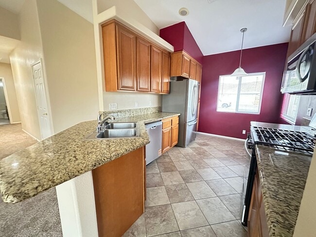 Building Photo - 3 Bedroom home in the beloved Joshua Tree area