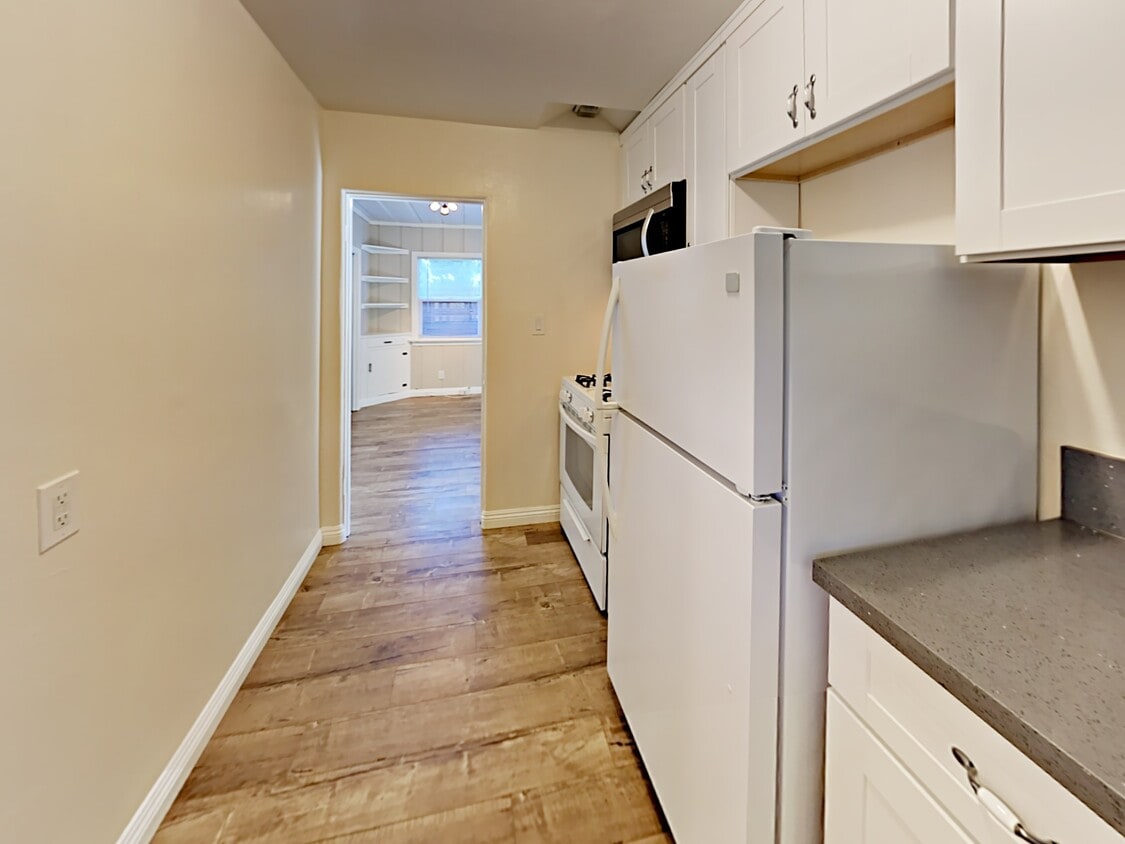 3D Tour - 4671 Edgeware Rd