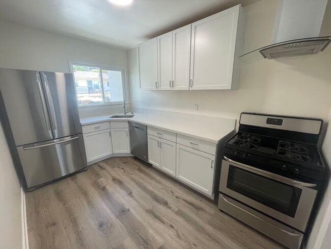 Photo - 1846 N Kingsley Dr