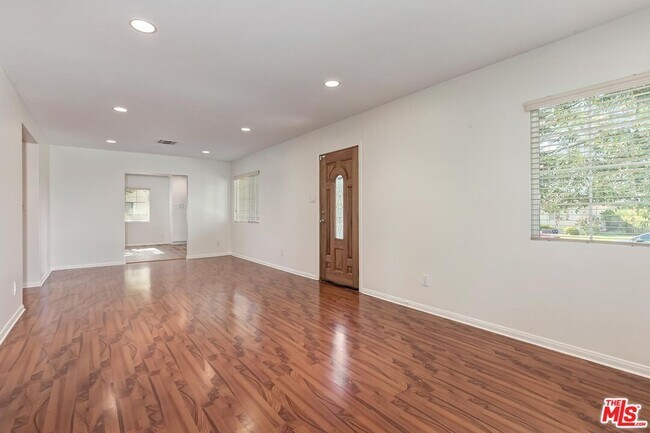 Photo - 17322 Martha St