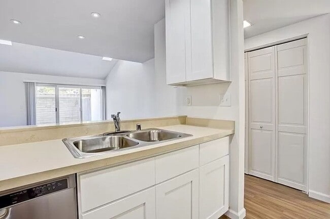 Photo - Fully Renovated Condo within Walking Distance to the Santa Barbara Harbor Unit 8